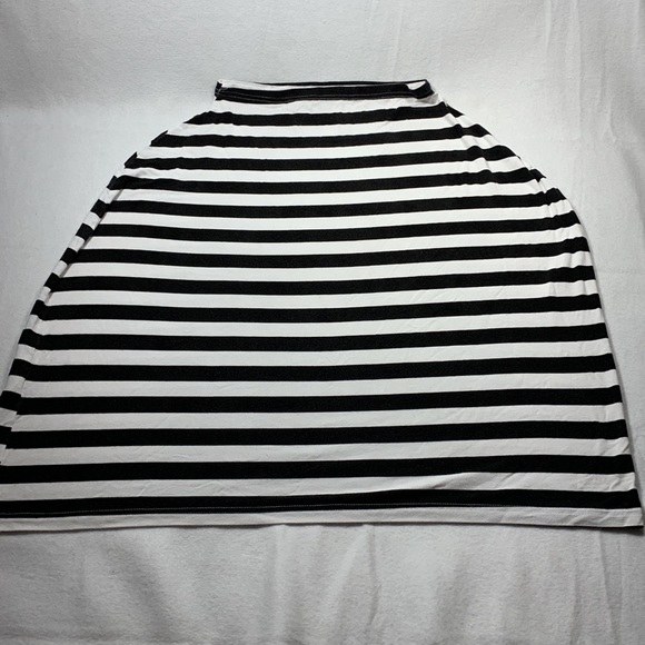 Milk Snob Multifunctional Cover - Black & White Signature Stripe - Picture 4 of 6